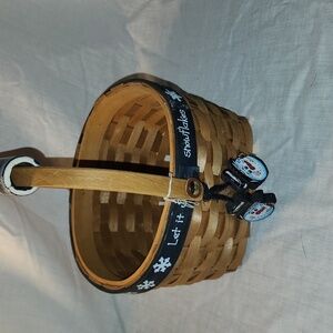 Let it snow basket with collapsible handle